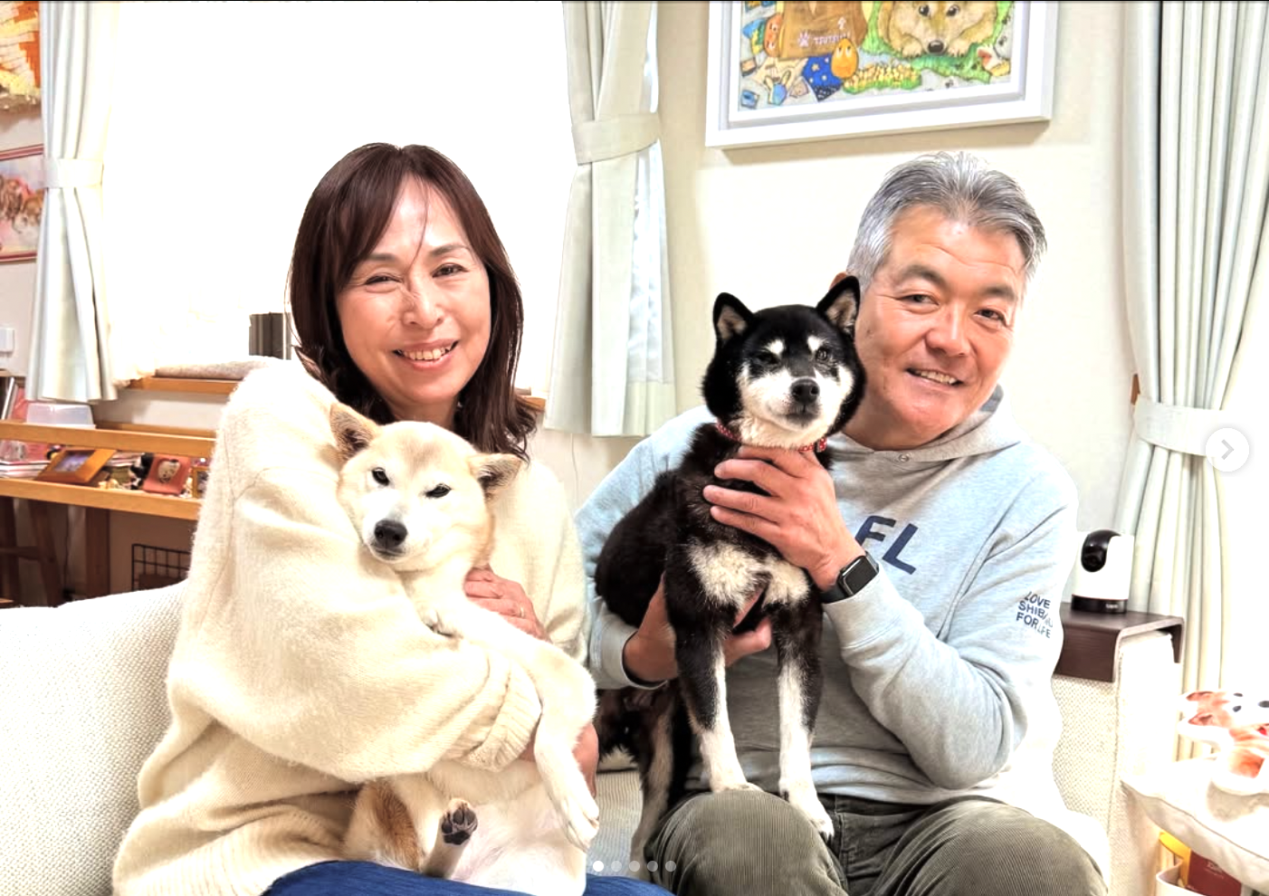 Atsuko Sato with Neiro and her Shiba Inu family